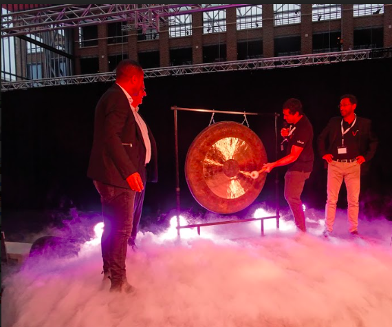 En septembre 2017, Vekia avait fait retentir le gong 12 fois, une fois pour chaque million levé